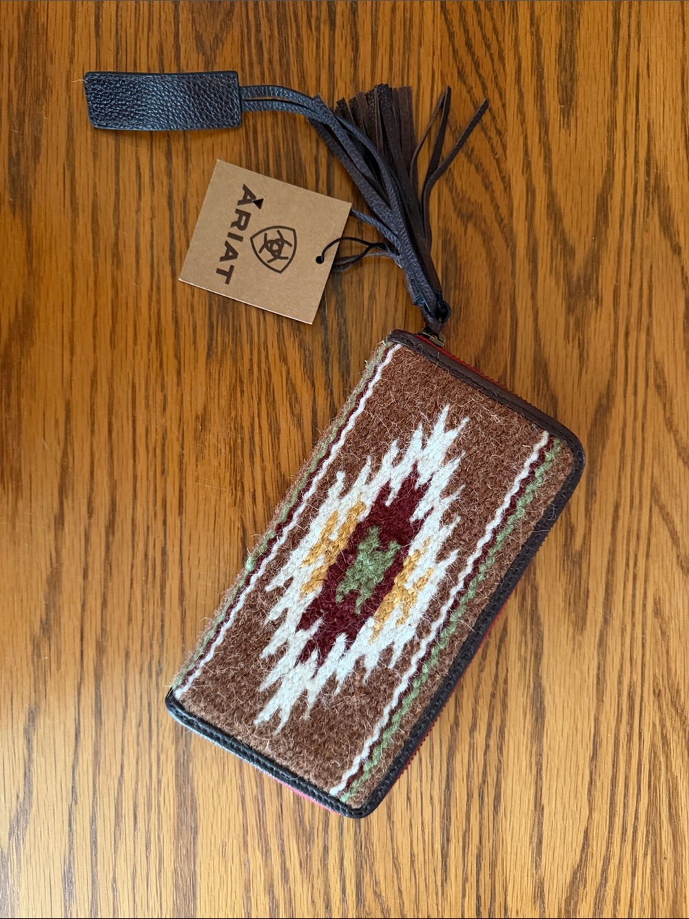 NWT Ariat Southwest Pattern Zip Wallet in Brown, White, Red, Green